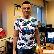 Покупатель в одежде PRINT BAR