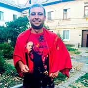 Покупатель в одежде PRINT BAR